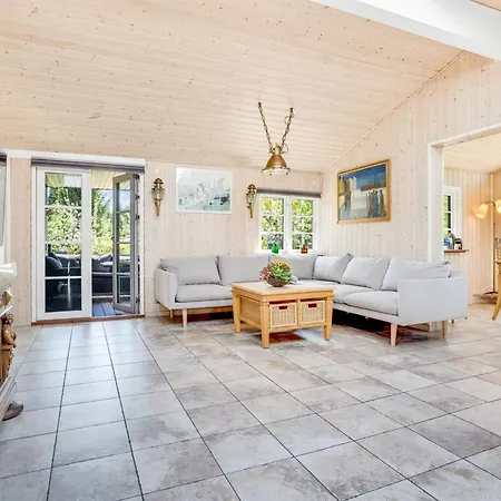 Nyaraló Eljena - 550m From The Sea By Interhome Bøtø By